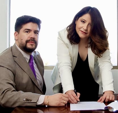 pareja de abogados especialistas